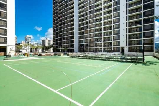 Deluxe Panoramic Mountain View Condo - 37Th Floor, Free Parking & Wifi Condo โฮโนลูลู ภายนอก รูปภาพ