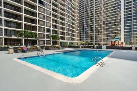 Deluxe Panoramic Mountain View Condo - 37Th Floor, Free Parking & Wifi Condo โฮโนลูลู ภายนอก รูปภาพ