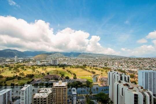 Deluxe Panoramic Mountain View Condo - 37Th Floor, Free Parking & Wifi Condo โฮโนลูลู ภายนอก รูปภาพ