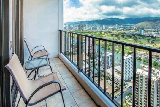 Deluxe Panoramic Mountain View Condo - 37Th Floor, Free Parking & Wifi Condo โฮโนลูลู ภายนอก รูปภาพ